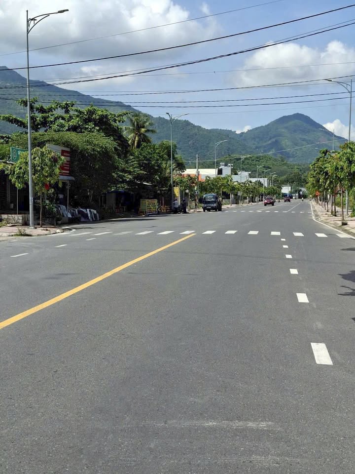 Đất mặt tiền Phong Châu, Vĩnh Thái 168m² giá 5.45 tỷ - Cơ hội đầu tư tuyệt vời!