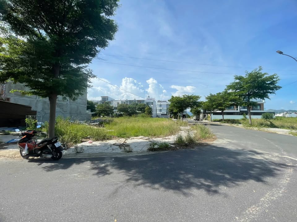 Đất nền góc VIP Vĩnh Thái Nha Trang 176m² giá 9.976 tỷ - Hướng Đông mát mẻ!
