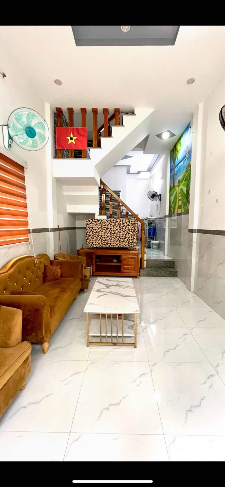 Nhà 2 tầng mặt tiền Trần Hưng Đạo, Quy Nhơn 33m² giá 1.75 tỷ - Sẵn sàng vào ở ngay!