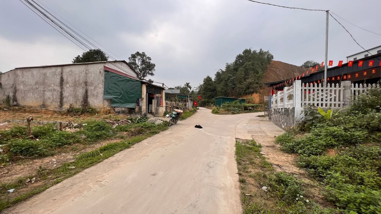 Đất nền Yên Bái 90m² giá 2 tỷ - Sổ đỏ chính chủ, tiện ích đầy đủ!