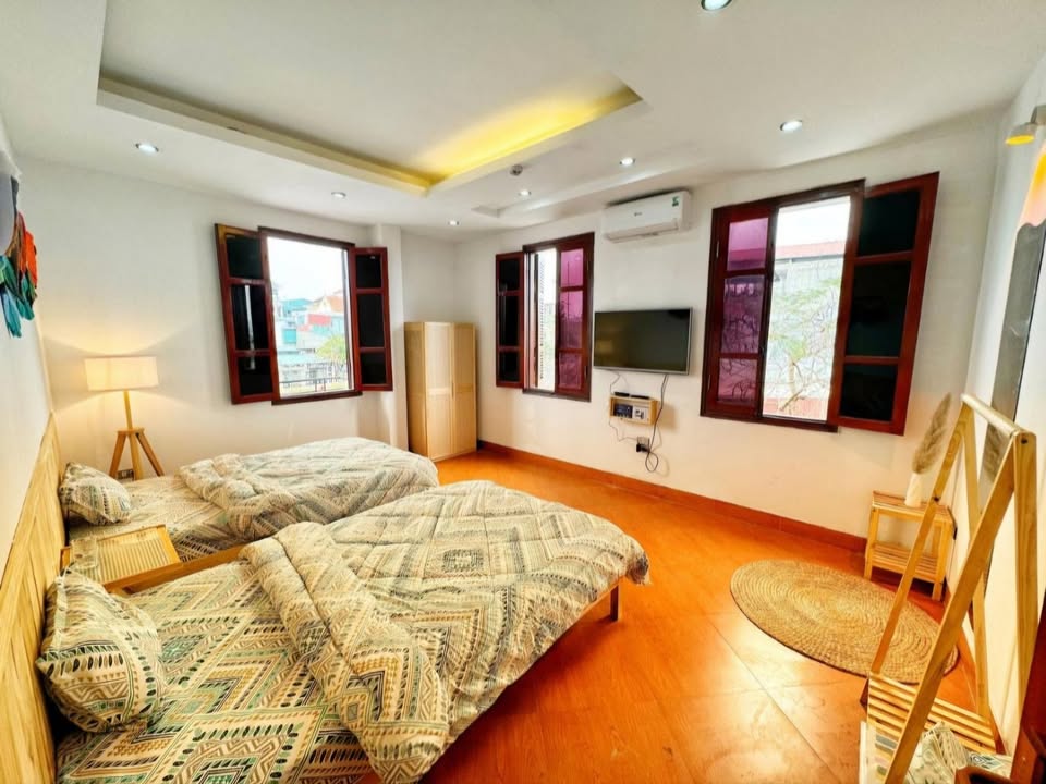 Nhà cho thuê phố đi bộ Trịnh Công Sơn 300m² - View Hồ Tây tuyệt đẹp!