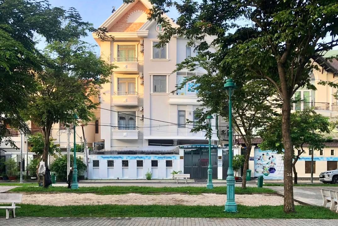 Biệt thự Tân Phong, Quận 7 288m² giá 45 tỷ - Đầu tư sinh lời bền vững!