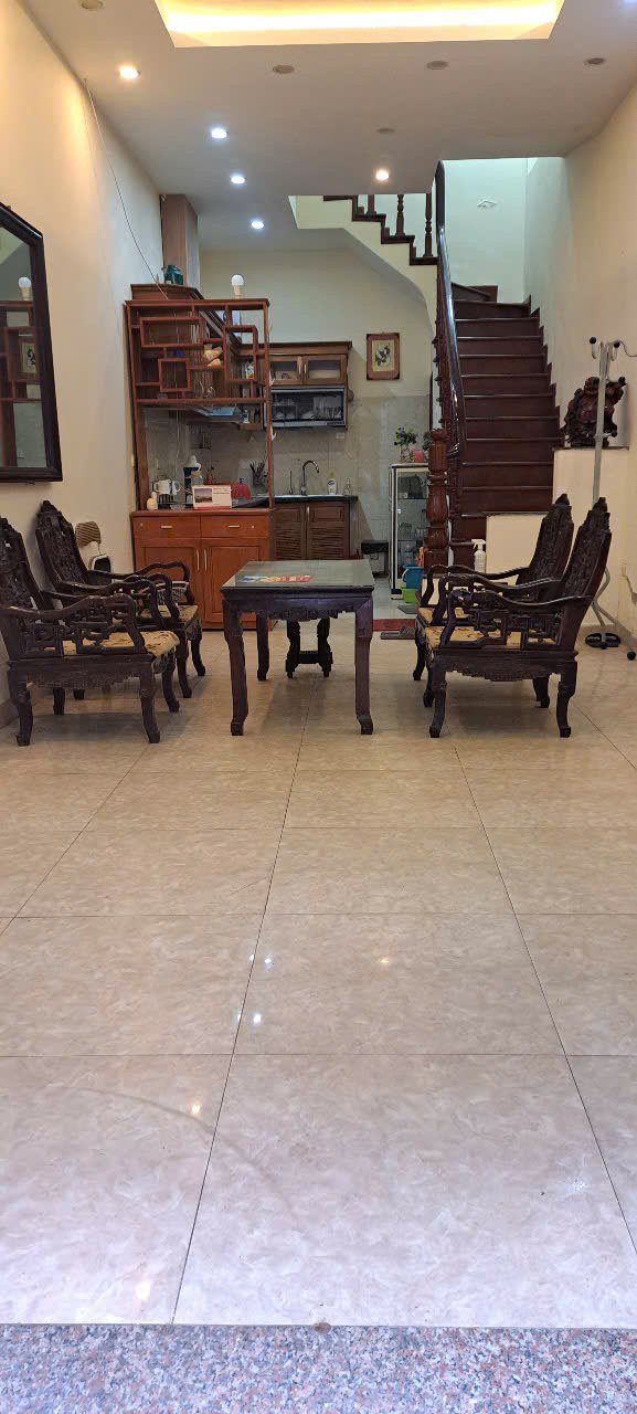 Nhà cho thuê Nguyễn Chí Thanh, Đống Đa 40m² giá 16 triệu - Phù hợp làm văn phòng!