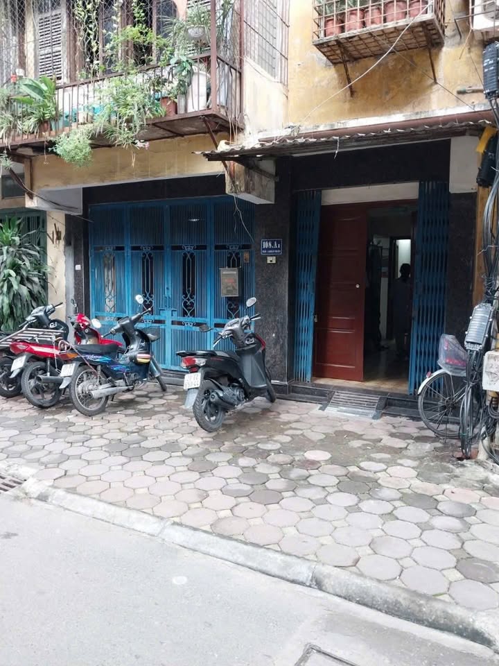 Nhà cho thuê 2 tầng tại Ngõ 1 Phố Khâm Thiên, Đống Đa, 120m² - Nhận nhà ngay!