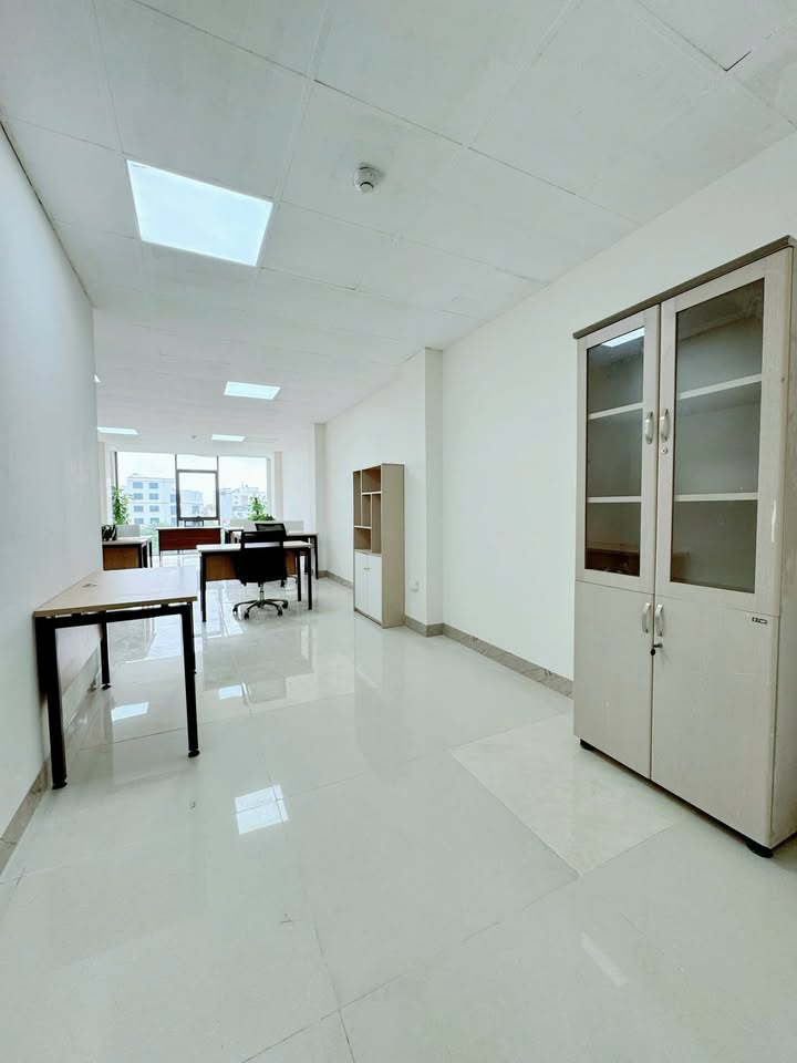 Văn phòng cho thuê Tòa Nguyễn Đình Hoàn, Cầu Giấy 60m² giá 10.5 triệu - Gần các tiện ích
