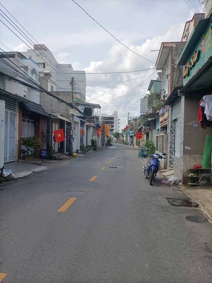 Nhà mặt tiền Khu phố Thống Nhất, Dĩ An 106m² giá 5.7 tỷ - Kinh doanh thuận lợi!