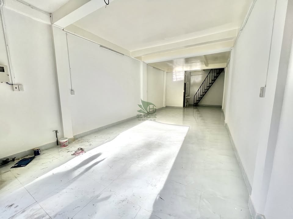 Cho thuê nhà kinh doanh 2 tầng mặt tiền Lê Hồng Phong 120m² giá 15 triệu - Vị trí đắc địa tại Nha Trang!