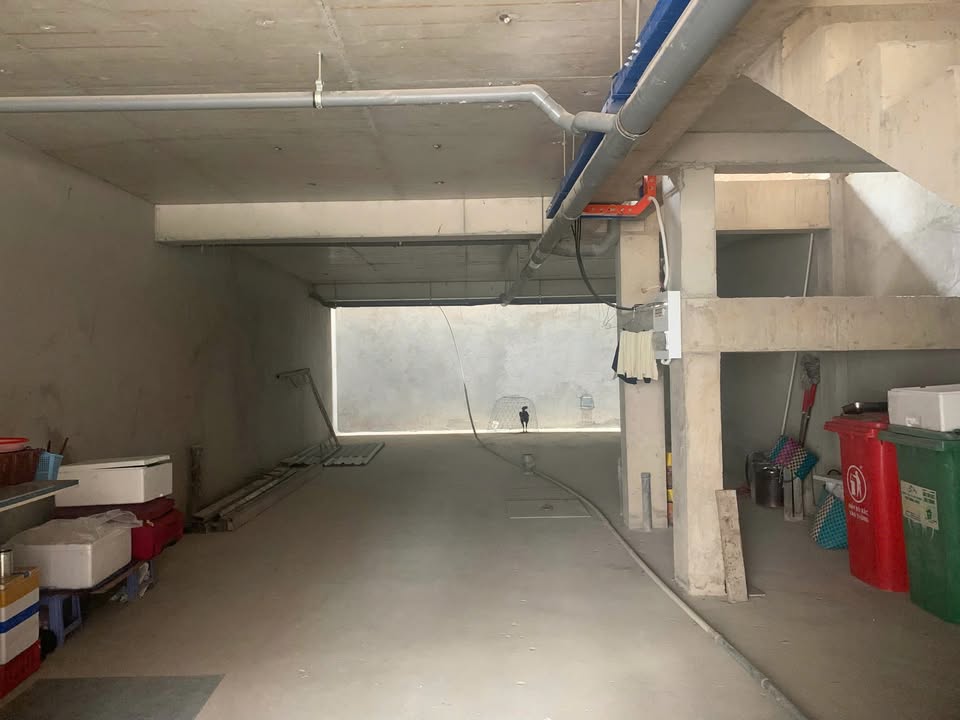 Cho thuê tòa nhà 1000m² mặt tiền Quốc Hương, Thảo Điền - Cơ hội kinh doanh sinh lời cao!