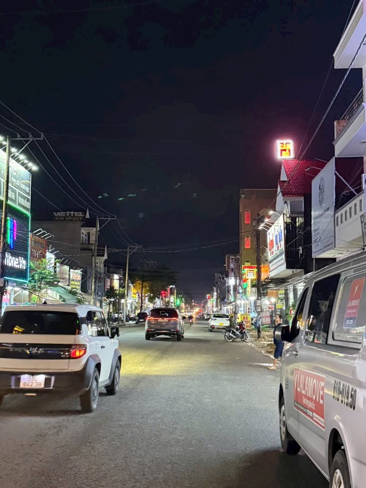 Nhà phố mặt tiền D1, Thuận An, 100m² giá 7 tỷ - Kinh doanh sầm uất!