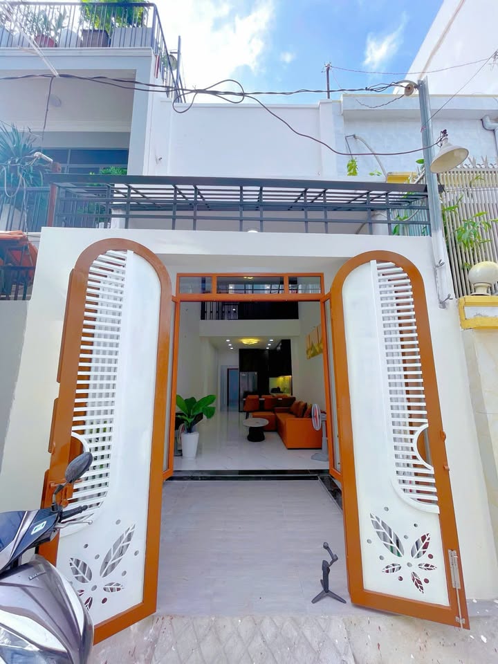 Nhà bán Phan Văn Trị, P11, Bình Thạnh 64.35m² giá 5.3 tỷ - Vị trí siêu tiện lợi!