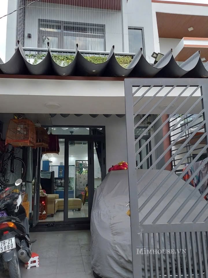 Nhà bán gấp tại Tân Túc, Bình Chánh 95m² giá 990 triệu - Hẻm rộng, xe hơi vào thoải mái!