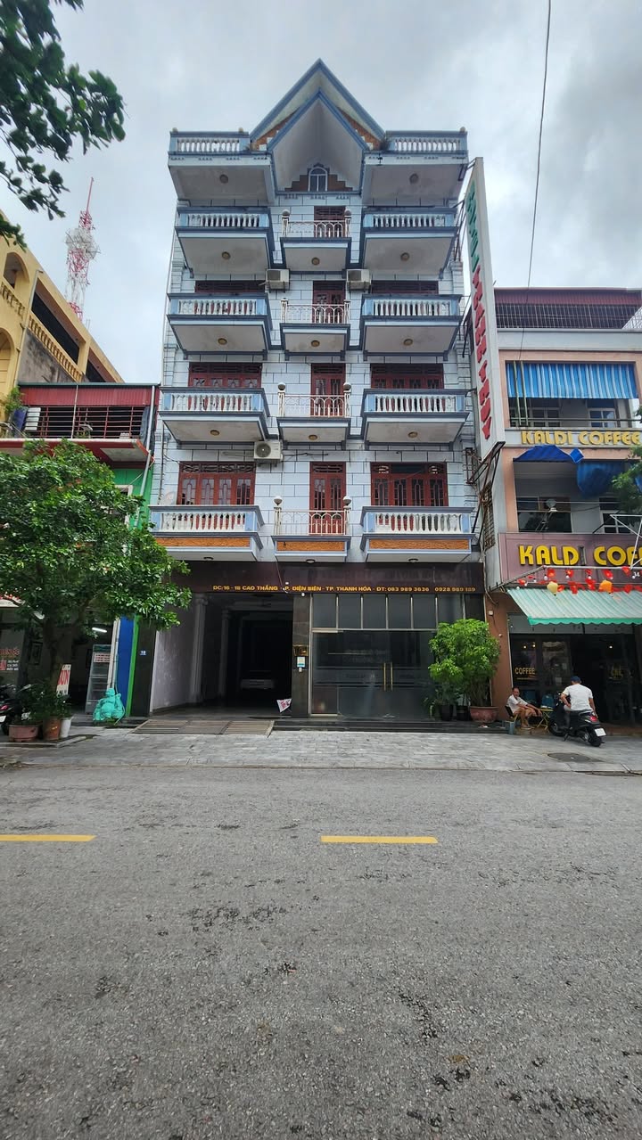 Cho thuê nhà nguyên căn mặt phố Cao Thắng 300m² giá 80 triệu - Vị trí kinh doanh sầm uất!