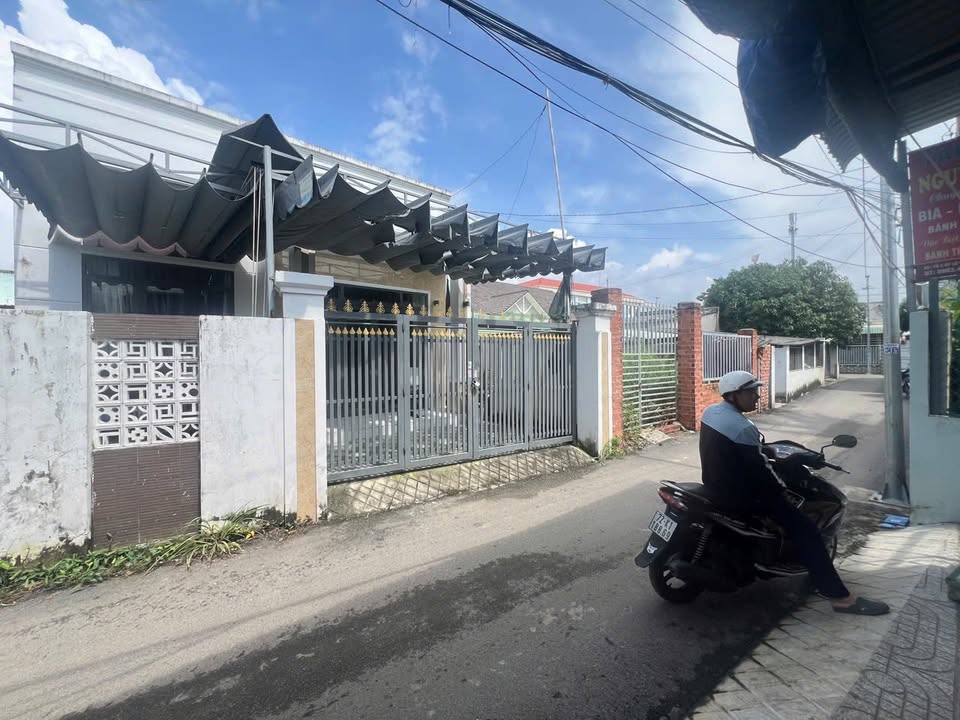 Nhà bán trung tâm Long Hải - Bà Rịa Vũng Tàu, 106m² chỉ 1.999 tỷ - Sổ hồng riêng, tiện ích đầy đủ!