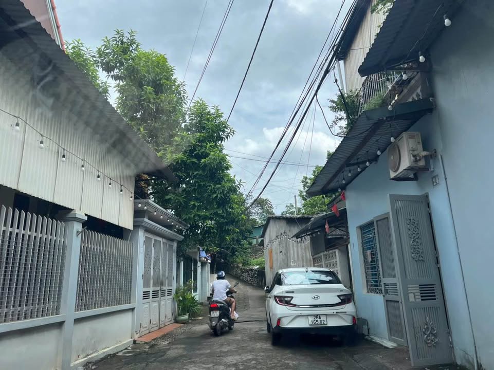 Đất tách sổ P. Đồng Tiến, TP Hòa Bình 78m² giá 1.25 tỷ - Vị trí đẹp, dân cư đông đúc!