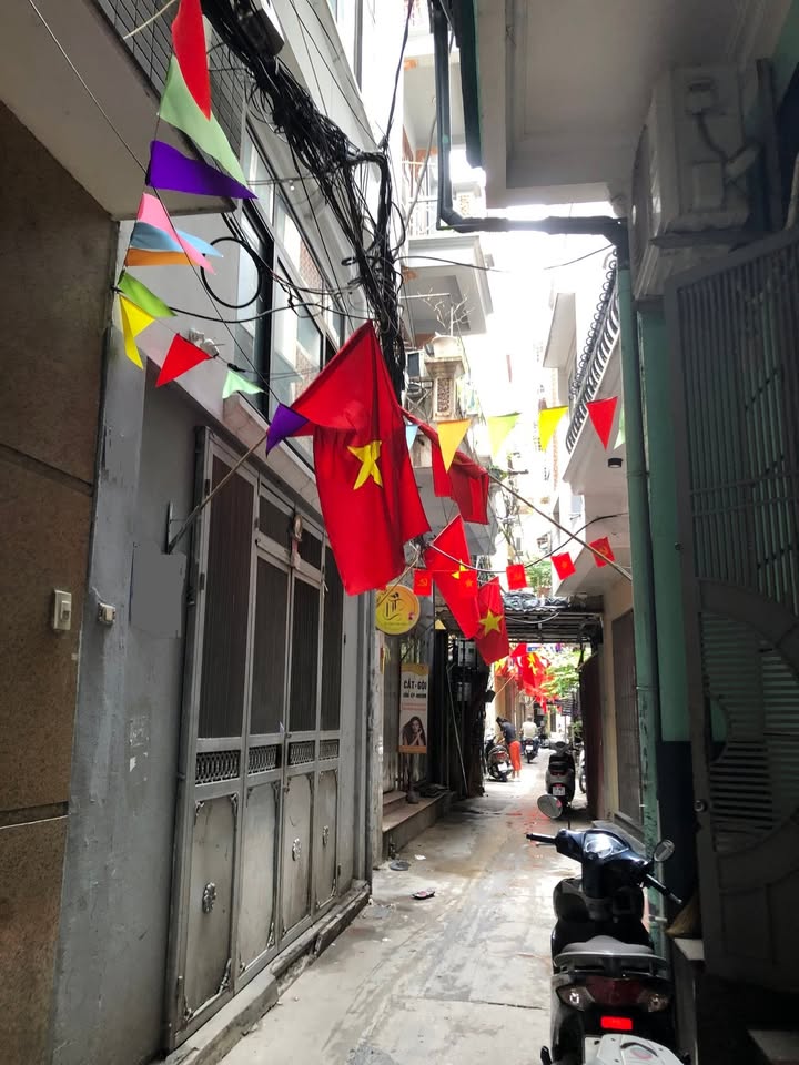 Nhà mặt tiền Giảng Võ, Đống Đa 37m² giá 13 tỷ - Vị trí đỉnh cao đầy đủ tiện ích!