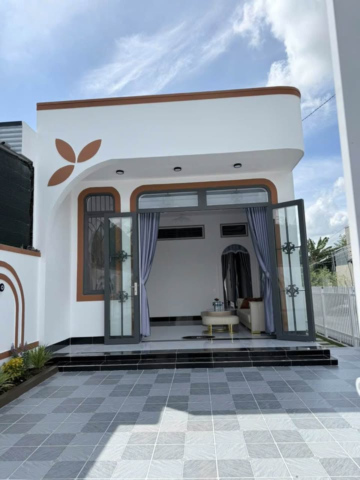 Nhà mới hoàn thiện tại đường Nguyễn Văn Linh, Tây Ninh 60m², giá 1.89 tỷ - Tặng toàn bộ nội thất!