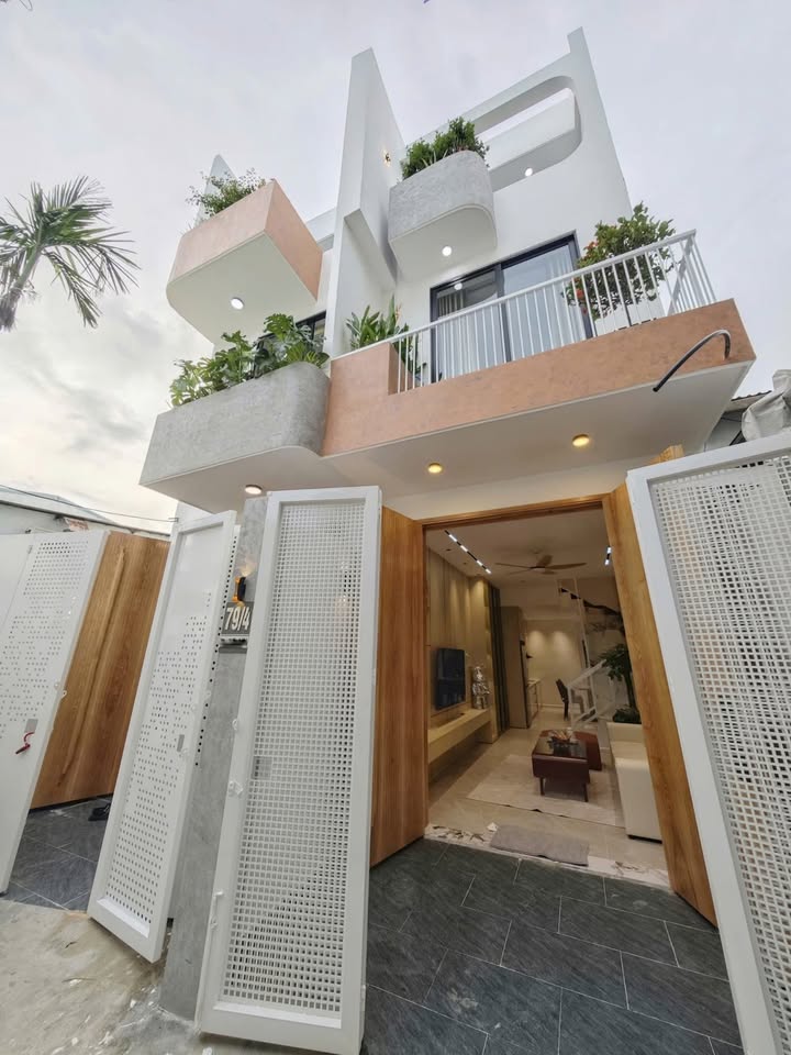 Nhà 3 tầng Dũng Sĩ Thanh Khê 57m² giá 4.7 tỷ - Tiện ích đầy đủ, chính chủ!