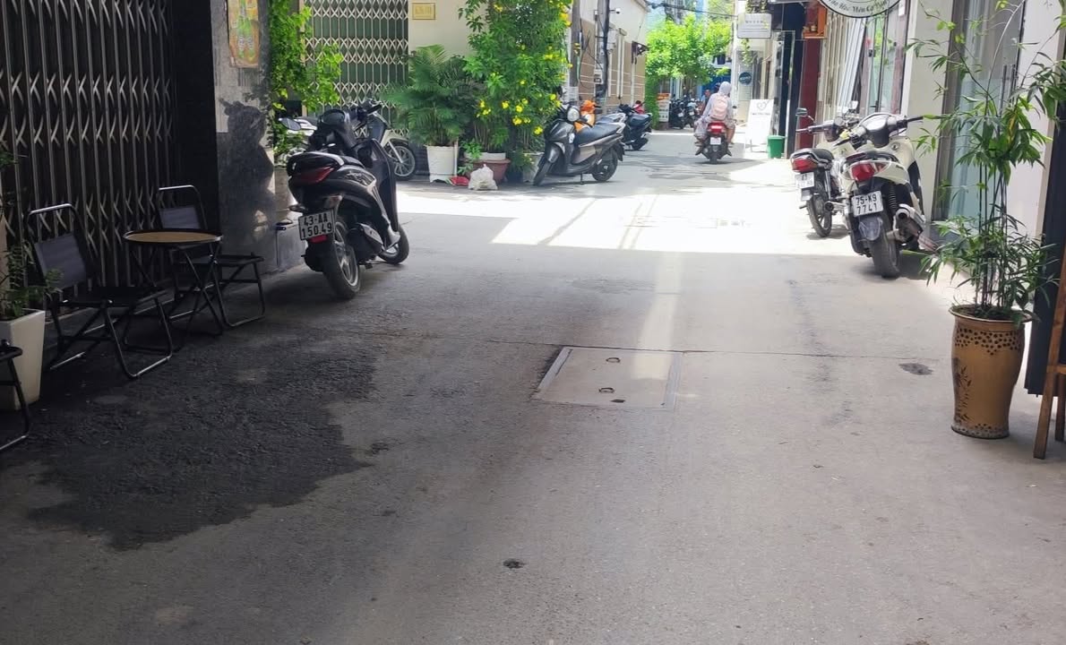 Nhà phố Nguyễn Chí Thanh, Hải Châu, Đà Nẵng 120m² giá 6.3 tỷ - Cần bán gấp!