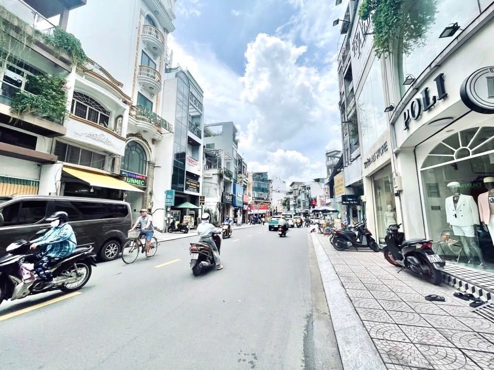 Nhà đẹp 3 tầng Huỳnh Văn Bánh, 42m² chỉ 6 tỷ - Mặt tiền kinh doanh lý tưởng!