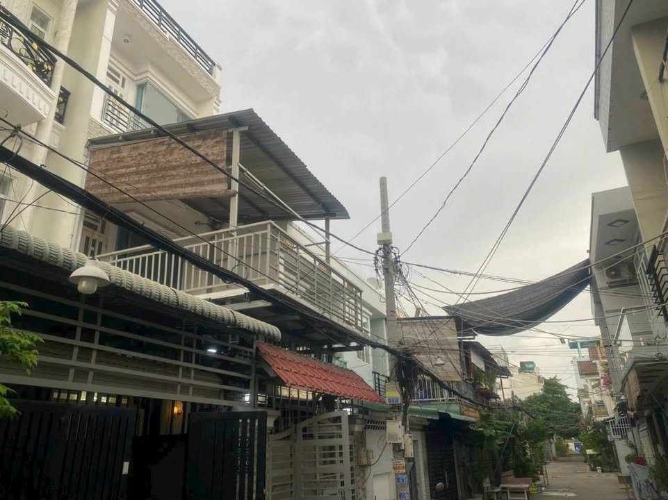 Nhà 3 tầng hẻm xe hơi thị trấn Nhà Bè 72m² giá 4.8 tỷ - Sổ đỏ hoàn công đầy đủ!