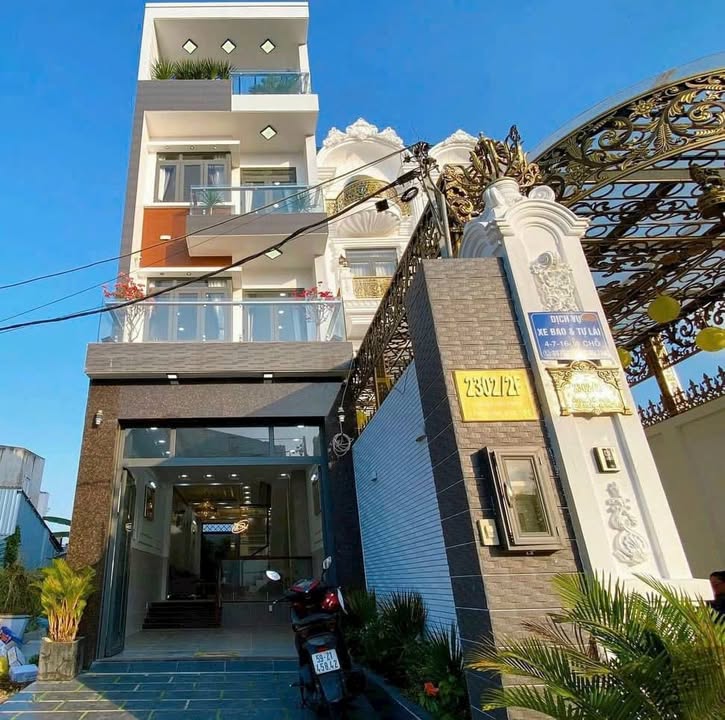 Nhà phố Nhà Bè 112.5m² giá 8.6 tỷ - Full nội thất cao cấp, gần Phú Mỹ Hưng!