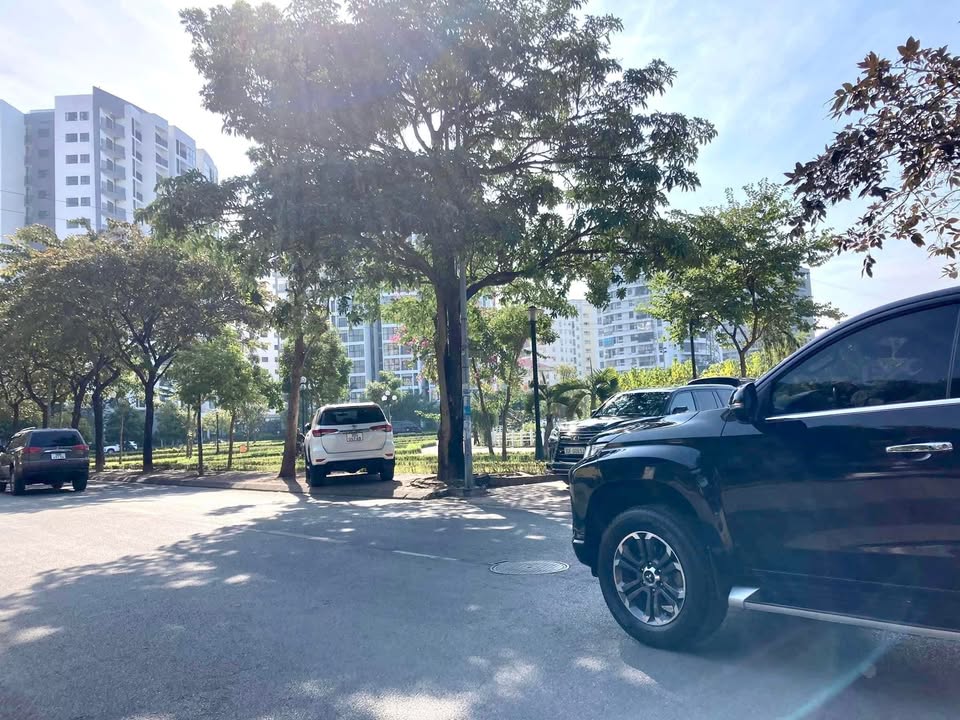 Biệt thự đẳng cấp KĐT Mới Sài Đồng 150m² giá 30 tỷ - Thiết kế hiện đại, sân vườn rộng rãi!