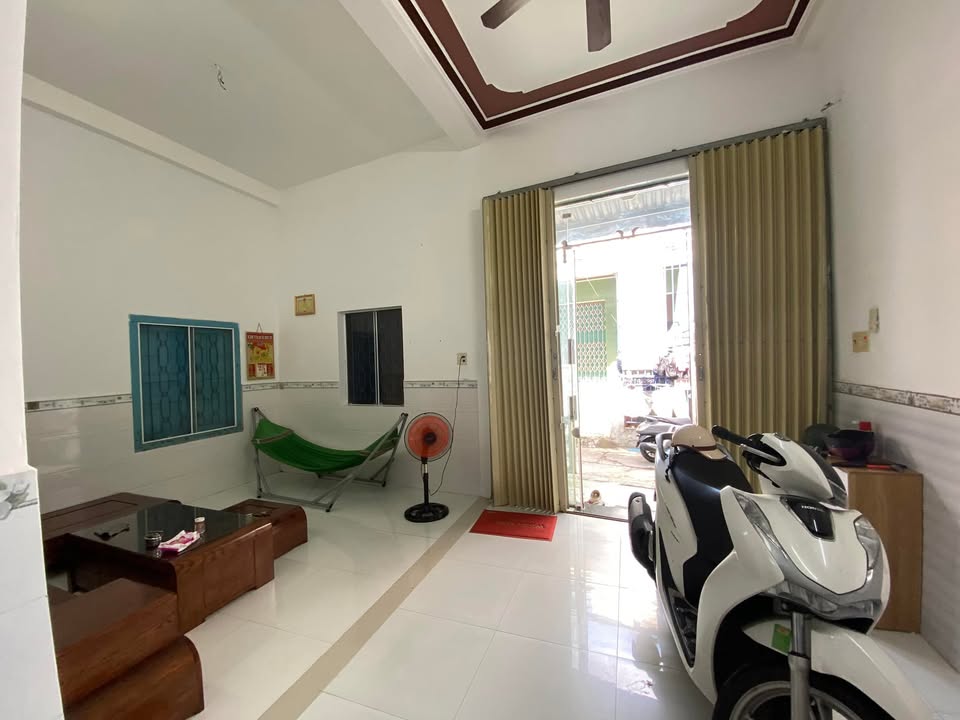 Bán nhà 2 tầng hẻm Nguyễn Tất Thành, Tuy Hòa 50.7m² - Giá chỉ 1.85 tỷ!