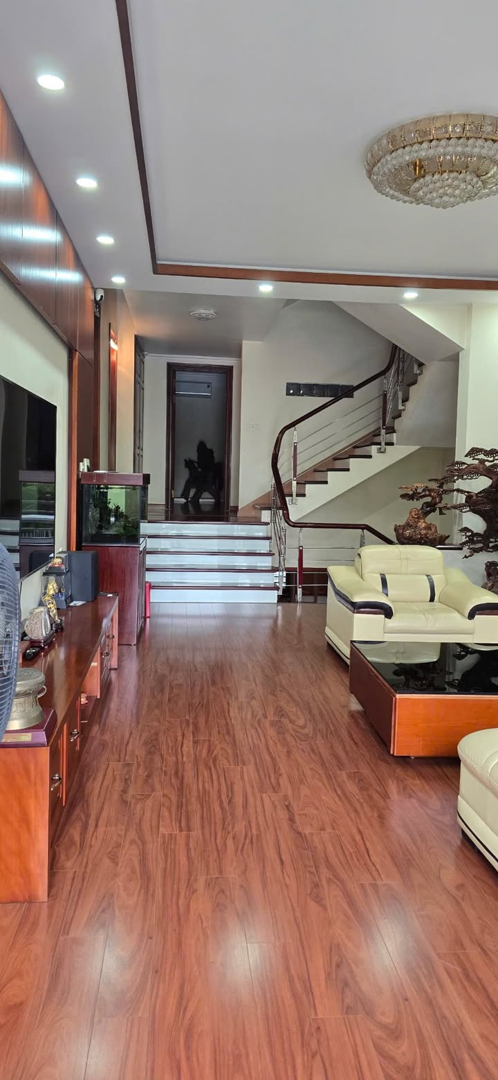 Nhà 4 tầng KĐT Cột 5-8 Mở Rộng Hạ Long 120m² giá 12 tỷ - Thiết kế hiện đại, đầy đủ nội thất!