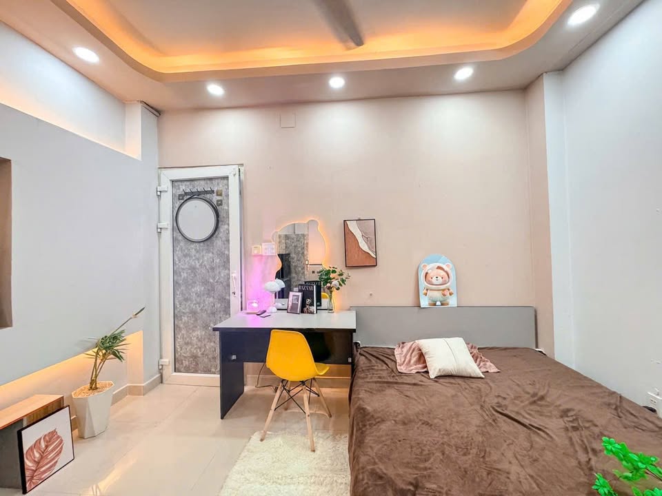 Nhà cho thuê đường Hoàng Sa, Tân Bình 1PN - Full nội thất, giếng trời thoáng đãng!