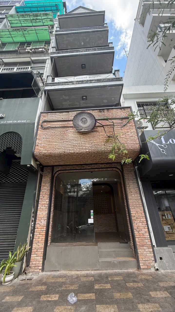 Mặt tiền cho thuê Lê Thánh Tôn, Quận 1, 92m² - Kinh doanh sầm uất ngay trung tâm!