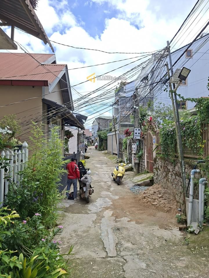 Đất hẻm ô tô lớn phường 4 Đà Lạt 111m² giá 3.8 tỷ - Tiềm năng sinh lời cao!