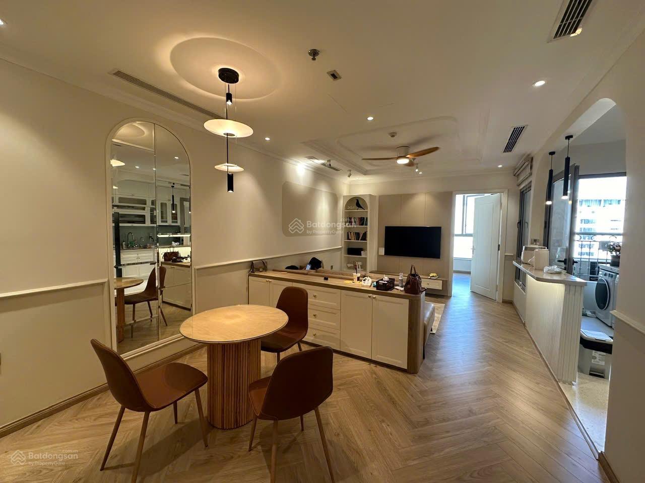 Căn hộ 2 phòng ngủ Vinhomes Nguyễn Chí Thanh 86.5m² giá 9.6 tỷ - Sổ đỏ sẵn sàng giao dịch!