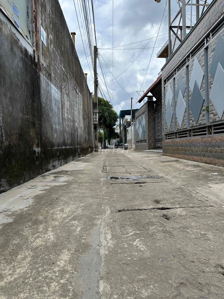 Nhà cấp 4 chính chủ bán ngay sát đường Nguyễn Du, P Dĩ An, 100m² - Giá chỉ 3.55 tỷ!