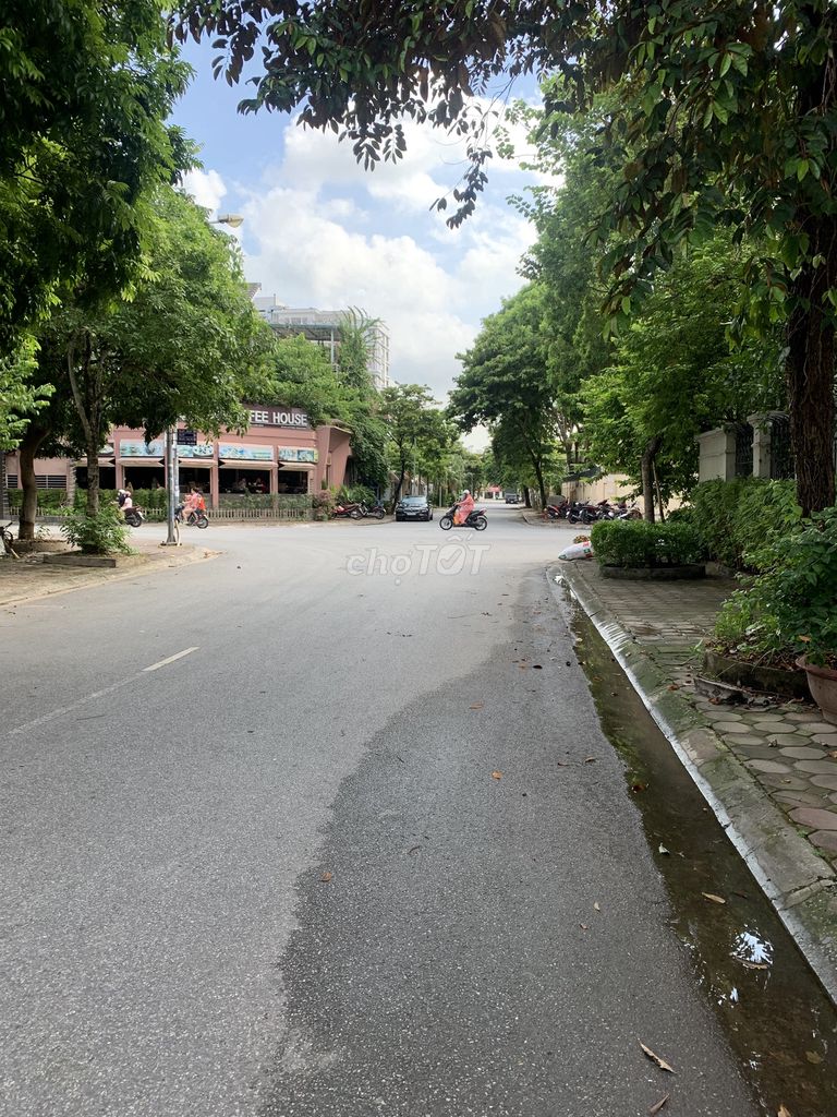 Đất tái định cư Thạch Bàn 55m² giá 15.5 tỷ - Hai mặt đường vĩnh viễn