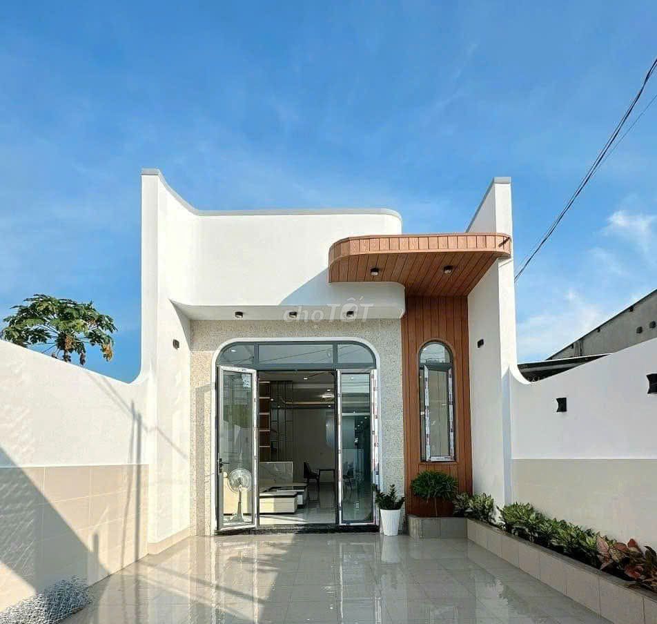 Bán nhà cấp 4 đường Trịnh Quang Nghị 64m² giá 1,6 tỷ - SHR, gần chợ Phú Lạc!