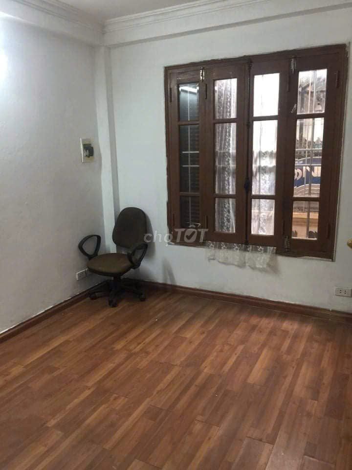 Cho thuê nhà 5 tầng 45m² phố Đào Tấn - Đủ nội thất, vào ở ngay!