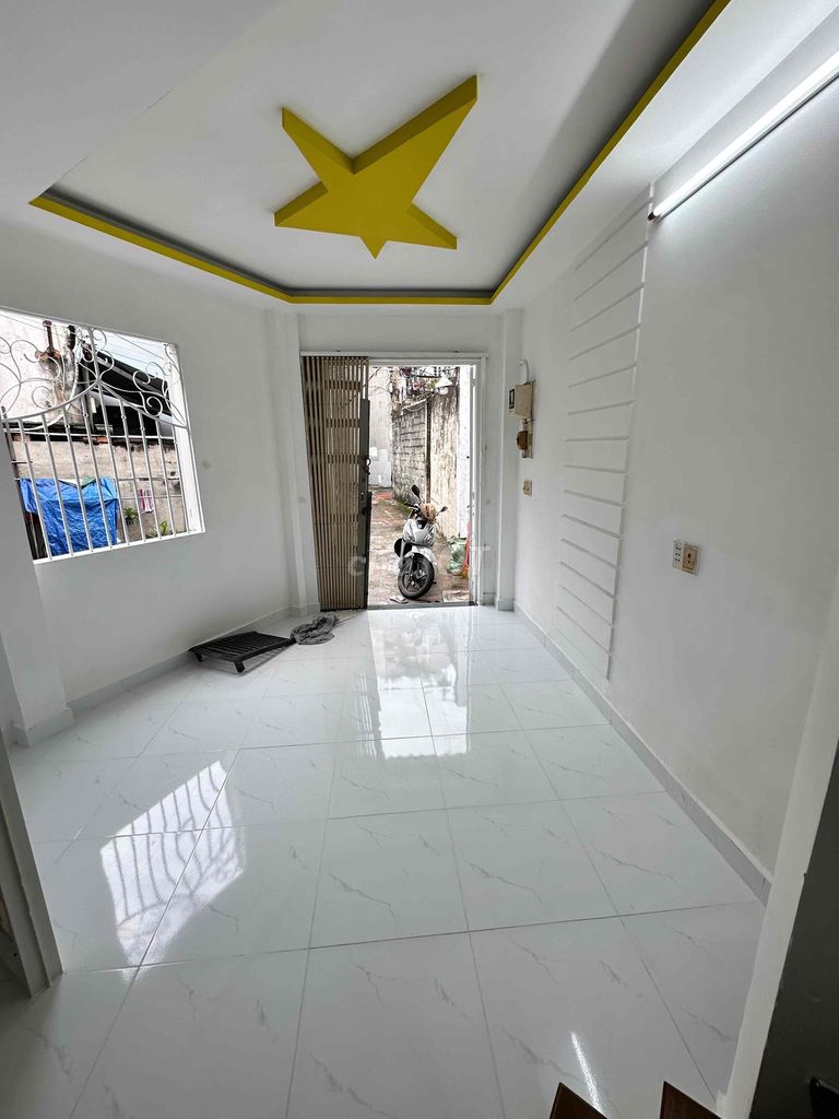 Nhà riêng 50m² tại Phường 10, Tân Bình - Gần ngã 3 Lạc Long Quân - Tiện nghi đầy đủ chỉ 8 triệu!