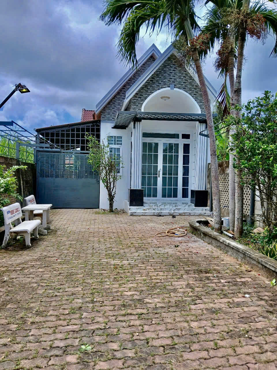 Bán nhà mặt tiền đường Nguyễn Chí Thanh, Cần Thơ 250m² giá 3,7 tỷ - Cơ hội đầu tư hiếm có!