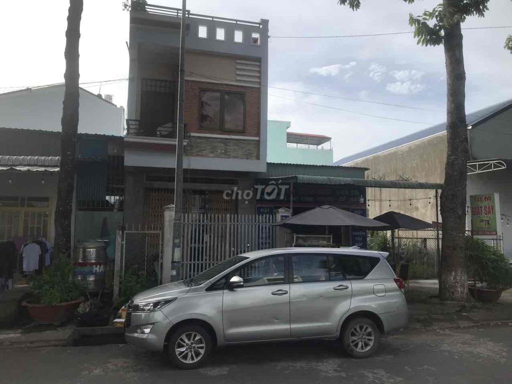 Nhà mặt tiền đường Lạc Long Quân, Bình Thủy, Cần Thơ 200m² - Thích hợp kinh doanh và sinh sống!