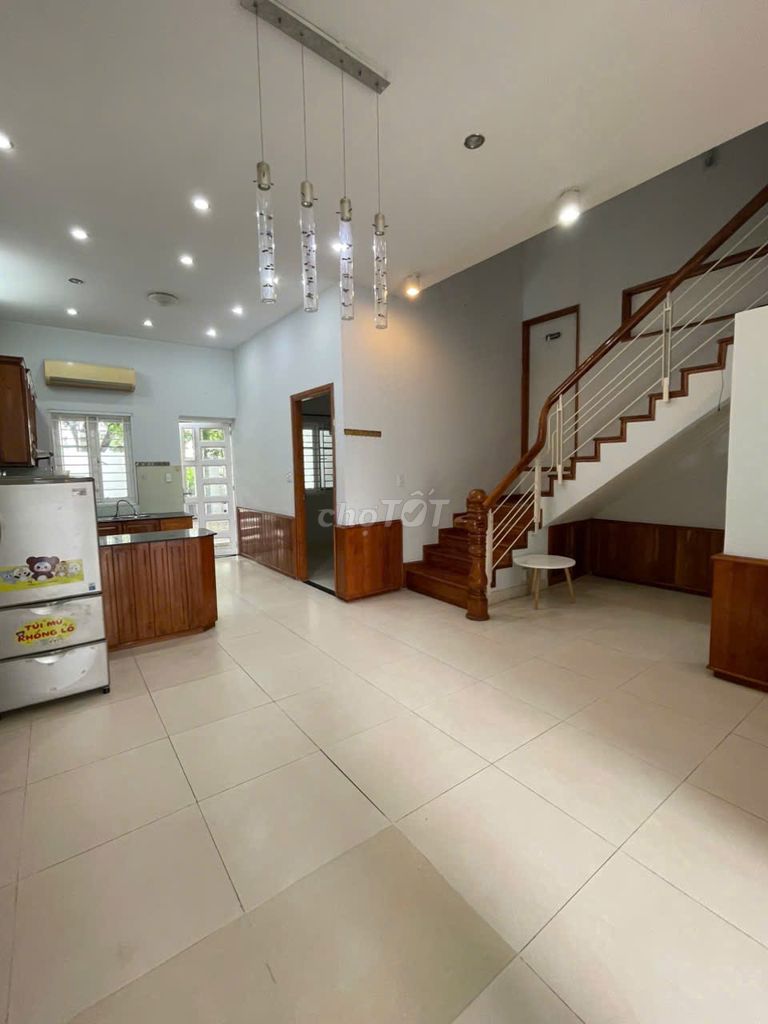 Nhà cho thuê mặt tiền Trần Thị Liền 210m² giá 20 triệu - Sân vườn rộng rãi!