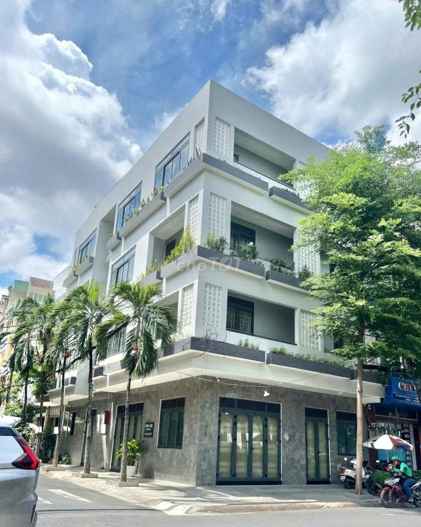 Cho thuê văn phòng góc 2 mặt tiền Huỳnh Văn Bánh 330m² - Vị trí đắc địa, sầm uất!