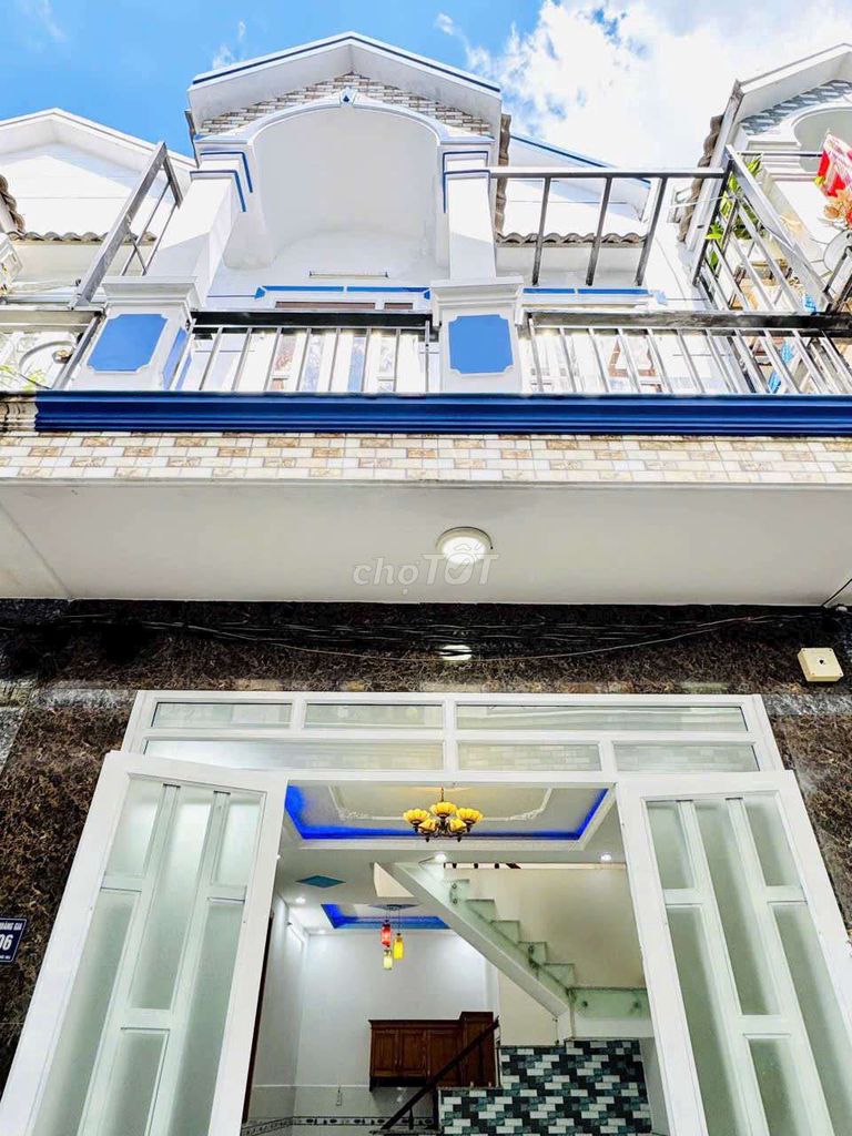 Nhà phố Quận 6 32.3m² giá 2.35 tỷ - Sổ hồng riêng, đường thông thoáng!