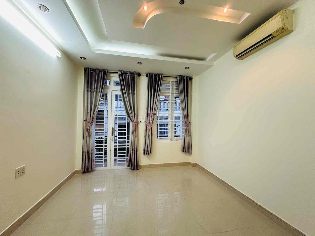 Nhà hẻm ô tô Lê Văn Sỹ, Quận 3, 30.3m² giá 4.99 tỷ - Vị trí đẹp, thuận tiện!