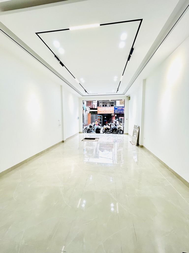 Nhà phố Kim Đồng 54m² giá 23.9 tỷ - Kinh doanh sầm uất, ô tô tránh