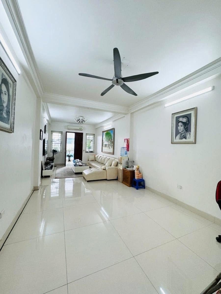 Nhà mặt phố Bạch Mai 70m², 5 tầng, vỉa hè, giá 27 tỷ - Kinh doanh thuận lợi!