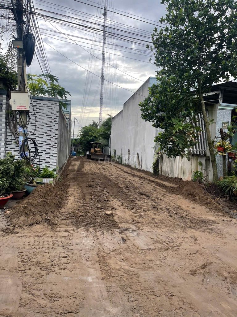 Bán Lô Đất Mặt Tiền Đường Tỉnh 825 368m² Giá 2.75 Tỷ - Kinh Doanh Sầm Uất!