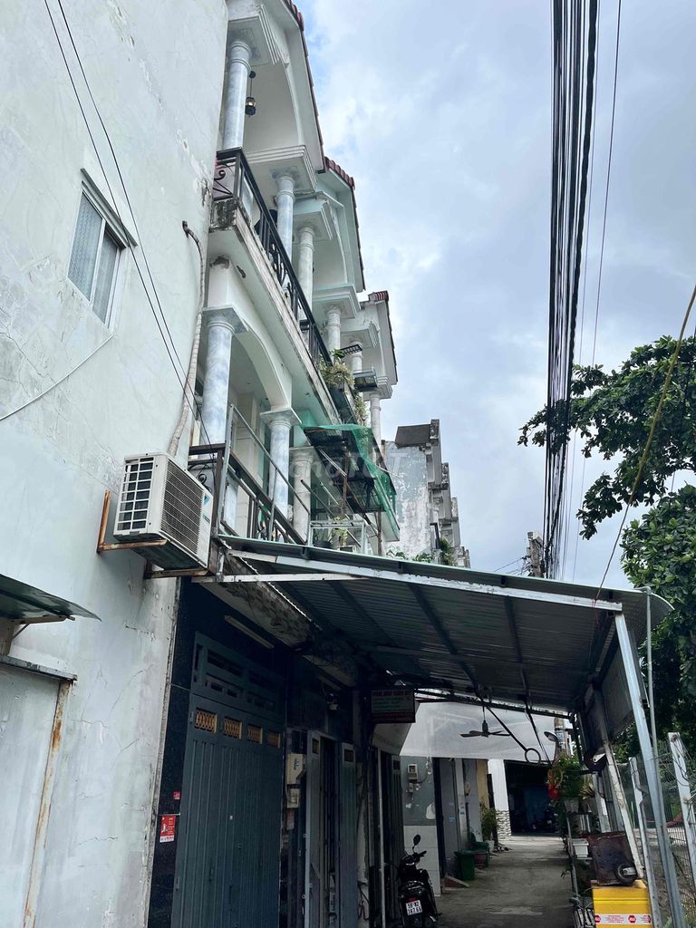 Bán Nhà hẻm Lê Văn Khương, Quận 12, 28m² giá 2.1 tỷ - Nhà đẹp, xe hơi vào tận nhà!