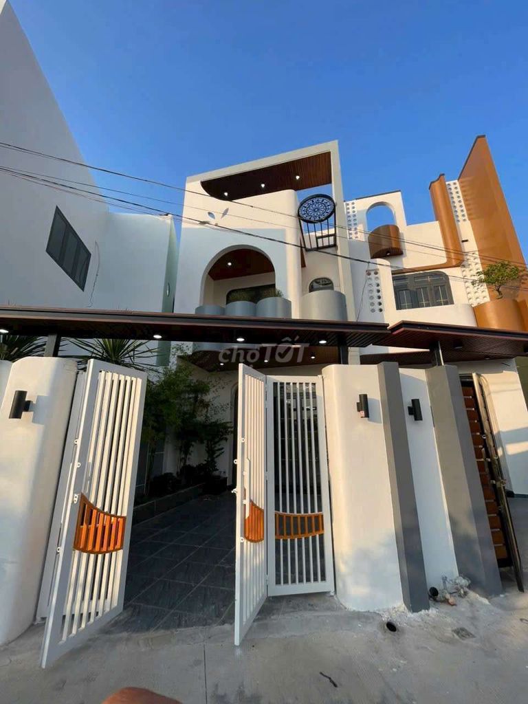 Nhà 1 Lầu Tại Bình Chánh - 100m² chỉ 1.5 tỷ - Sổ hồng chính chủ!