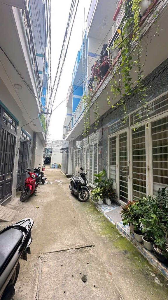 Nhà đẹp Đức Hòa 34m² giá 800 triệu - Pháp lý rõ ràng, hẻm ô tô vào tận nơi!