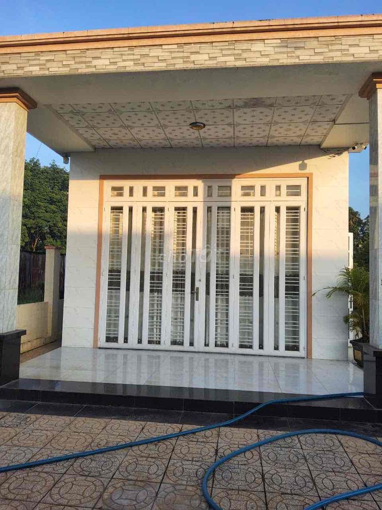 Nhà đất vườn Hòa Thành 360m² giá 2.1 tỷ - Sân vườn thoáng mát